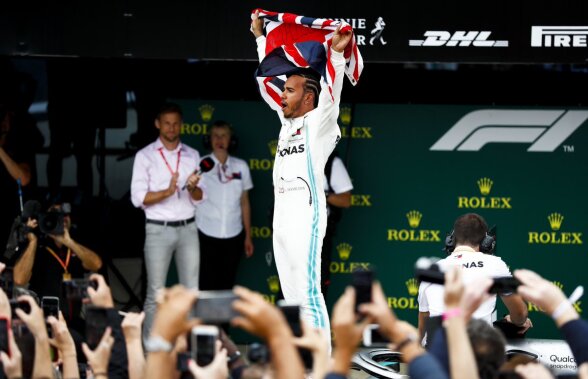 FORMULA 1 // VIDEO+FOTO Lewis Hamilton se impune la Silverstone și intră în istoria circuitului » Ciocnire violentă între Vettel și Verstappen