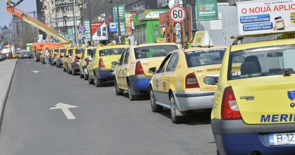 Mafia Taxiurilor Patrula Taximetristilor Cum VegheazÄƒ Soferii Ca In ParcÄƒrile Destinate Lor SÄƒ Nu PÄƒtrundÄƒ Masinile Cu LicenÅ£e De Ilfov