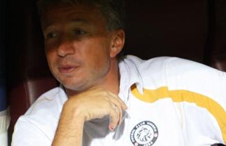 Au renunţat scoţienii la Dan Petrescu?