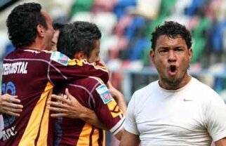 Vezi ce jucător vor Steaua şi FC Vaslui! "Mă onorează propunerile din România" ;)