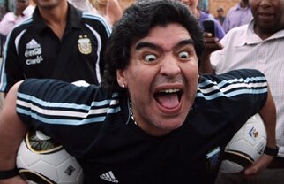 Maradona s-a dat în spectacol în Africa de Sud » "Bufonul Diego"