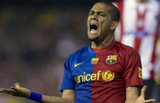 Dani Alves ratează meciul cu Sporting Gijon. Revin Busquets şi Toure Yaya