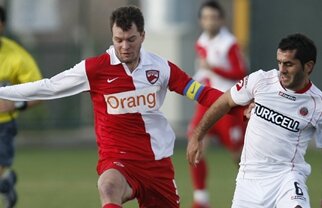 Dinamo are două probleme: apărarea şi atmosfera din lot