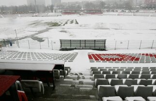 Sub presiunea televiziunilor şi cu speranţa prognozelor meteo » Fotbalul începe vineri