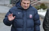 Stoichiţă: "Terenul e foarte prost. Regret că Unirea va juca aici cu Liverpool"