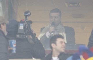 Pacea dintre suporteri şi Gigi Becali a durat o zi » A vrut să evacueze Peluza Sud