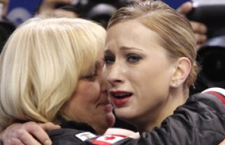 Yu-Na Kim, aproape de titlul olimpic. Lacrimi de emoţie pentru Joannie Rochette