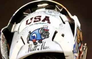 SCANDALUL CĂŞTILOR! Portarul american s-a revoltat! N-a vrut să-şi acopere un mesaj de pe cască!