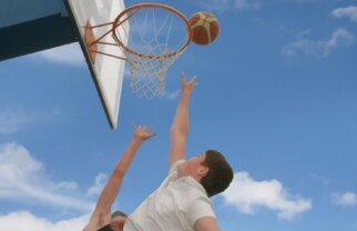 Toţi ştiu să arunce mingea la coş!