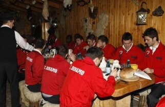 Cină la Dinamo: mîncare libaneză şi un pahar de vin, într-o linişte deplină deplină