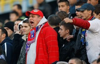 Suporterii Stelei către conducere: "Sîntem praf, aţi vîndut principalii jucători!"