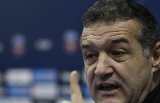 Gigi Becali: "Ştiţi ce mi-a zis aseară Porumboiu? Dacă iau doi fundaşi, iau titlul la pas!" :)
