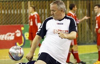 Porumboiu mută echipa în curtea şcolii