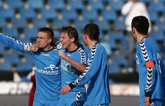 Golanski şi Kapetanos cîştigă cît toţi titularii Oţelului!