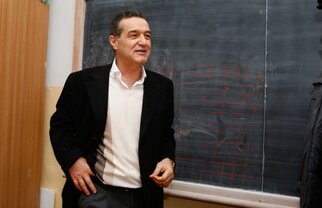 Gigi Becali vrea să se reînscrie în anul III la Facultatea de Drept :D