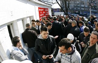 Fanii dinamovişti s-au înghesuit ca pe vremuri la casele de bilete