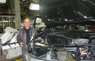 În ziua lansării celei mai sofisticate Dacii, iată povestea omului prin mîna căruia a trecut fiecare model