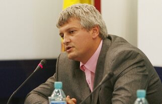 Şeful "Lia Manoliu": "Da, patronul firmei e o cunoştinţă a mea!"