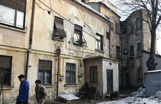 Turcu vrea să arunce în stradă zece familii!