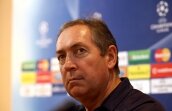 Wolfsburg îl vrea pe bancă pe Houllier