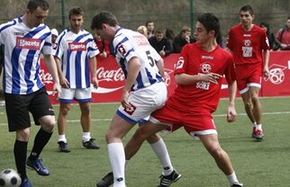 Gazeta şi vedetele "U" Cluj au făcut spectacol la liceu » "Şepcile" la extemporal