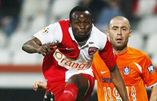 Penurie de fundaşi la Dinamo » Trag de Diabate