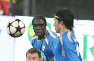 Coechipierii îl strigă "Nicoliţă" pe Fernandes! :D