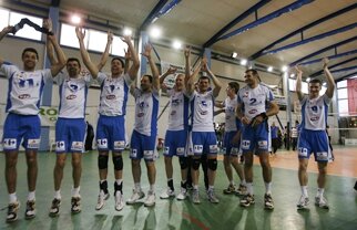 Echipele de volei ale Constanţei au şanse mici la trofee » Furtună pe mare