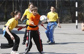 Află totul despre rugby-tag, sportul care-i încîntă pe copii!