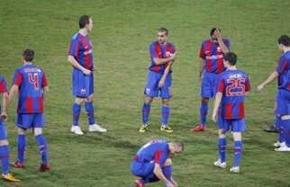 Gigi Becali şi-a luat banii, jucătorii mai aşteaptă