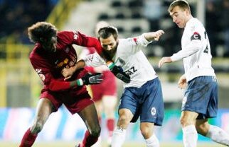 Ce echipă crezi că are un program mai ușor?