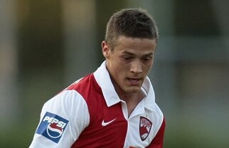 Torje e monitorizat de două echipe mari! "Păstraţi-l cu orice preţ!" ;)