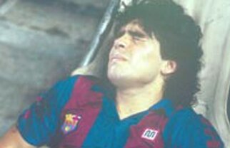 Maradona se accidenta grav la vîrsta pe care Messi o va avea la semifinala cu Inter » Conexiuni primejdioase