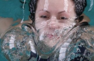 România văzută de un înalt oficial şi de un patron de firmă » Ne înecăm cu mîna noastră