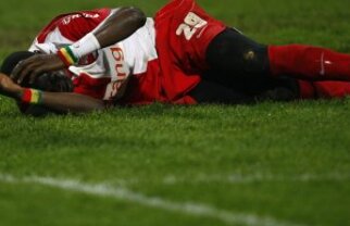 Exclusiv / N'Doye are entorsă la glezna dreaptă şi e out cel puţin o săptămînă