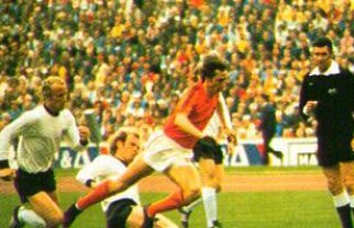 Barca i-l fură Realului pe tînărul John Neeskens!