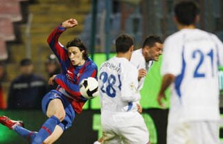 Clonaţi-l pe Kapetanos! » Încă un meci chinuit, încă o victorie norocoasă