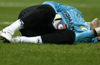 Dani Coman, la cuţit! Mai joacă abia în sezonul viitor :S