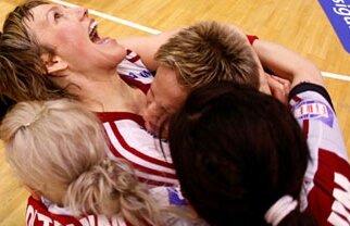 Nepoţica i-a adus cel mai frumos mesaj de felicitare lui Radu Voina: "Bravo 'Adu! Fetele frumoase au cîştigat!" :D