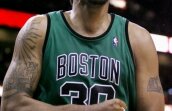 VIDEO / Autocoş! Rasheed Wallace, pivotul lui Boston Celtics, a pus mingea în propriul coş!