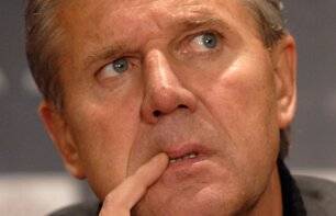 A trişat şi plăteşte » Antrenorul Spartei Praga a fost suspendat zece săptămîni