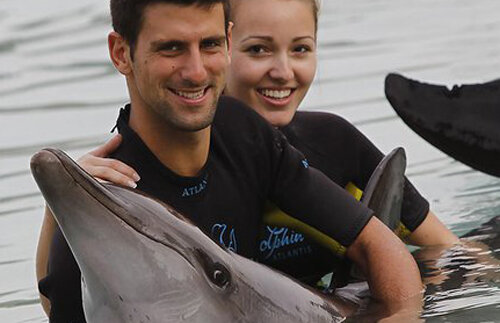 Djokovici s-a pozat alături de prietena sa » Nole, Jelena şi delfinii