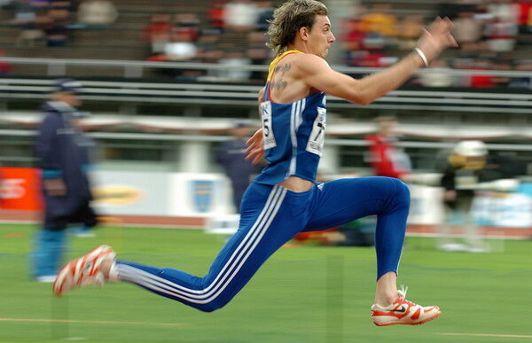 16 atleţi români la CE de la Paris