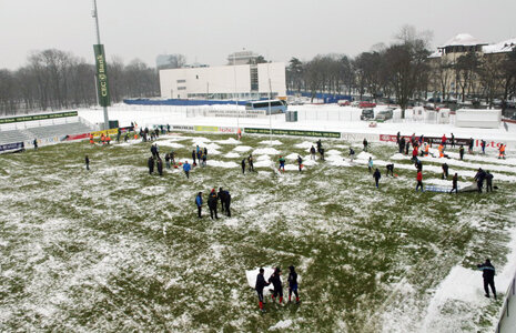 România - Rusia se joacă fără probleme. Gazonul a fost curăţat de zăpadă