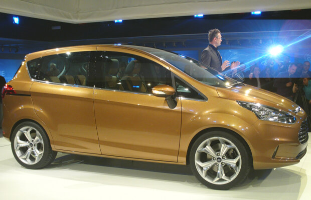 Ford a prezentat aseară conceptul BMax,  care prefigurează modelul ce va fi produs în 2012 la Craiova