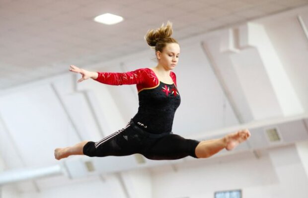 România va fi reprezentată la Internaţionalele Franţei de cinci gimnaşti