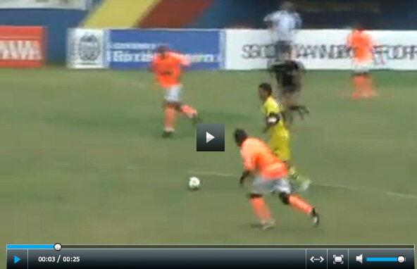 VIDEO / Gol de la jumătatea terenului în Brazilia