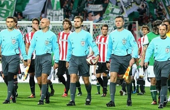 IFAB a decis » Brigăzile vor fi compuse din cinci arbitri la Campionatul European