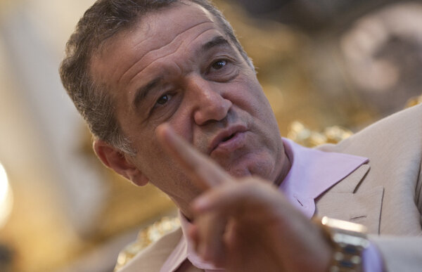 UPDATE » Becali: "Trebuie să-i năucim pe braşoveni, să jucăm numai în jumătatea lor"