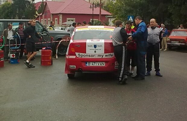 "Dacă mă claxonezi, îţi spun ce a zis Clarkson despre maşina ta"